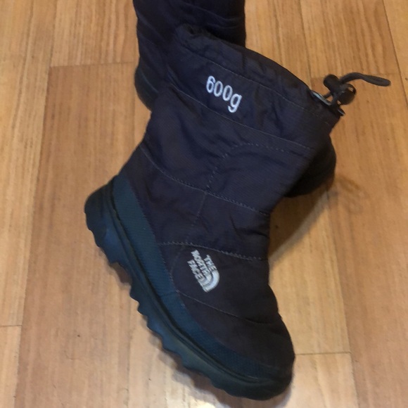 - The North Face girl boots size 3 - Picture 2 of 4